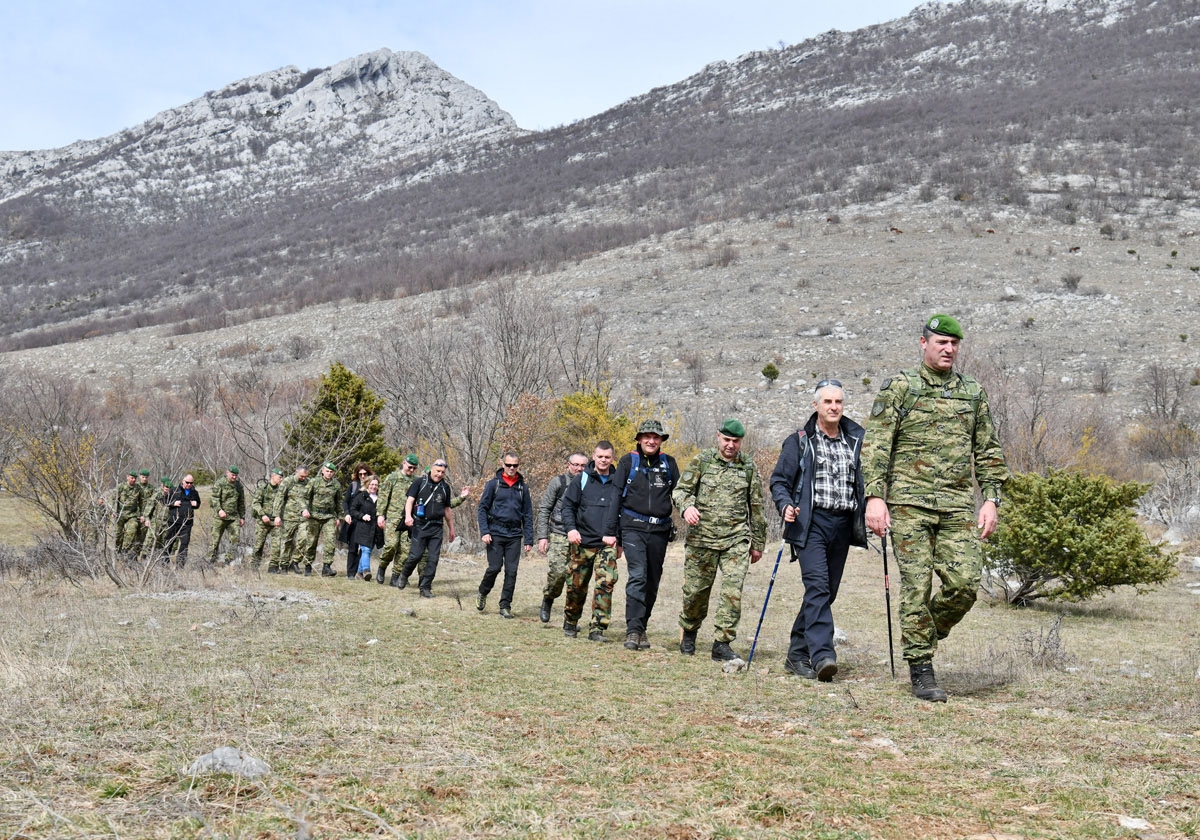 https://www.morh.hr/wp-content/gallery/pripadnici-zss-a-na-hodnji-na-velebitu/hodnja_zss_12032019_21.jpg
