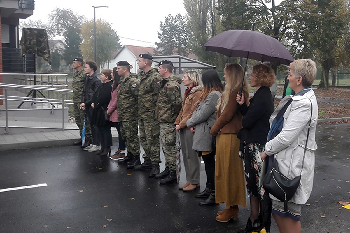https://www.morh.hr/wp-content/gallery/pripadnicima-hrvatske-vojske-dodijeljeni-stanovi-u-vukovaru/stanovi_vukovar_08112019_4.jpg