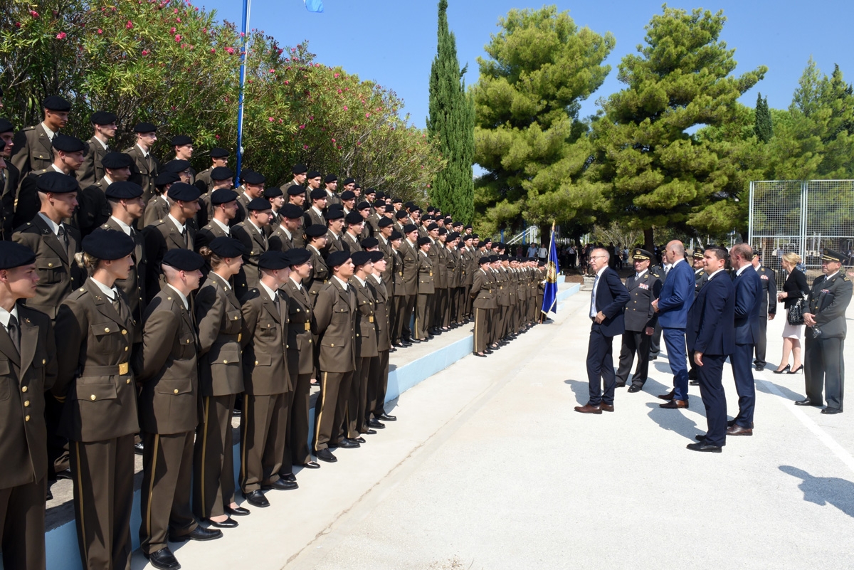 https://www.morh.hr/wp-content/gallery/prisegnuo-16-narastaj-kadeta-hvu-a-u-splitu/prisega_16_narastaja_kadeta_21092018_43.jpg