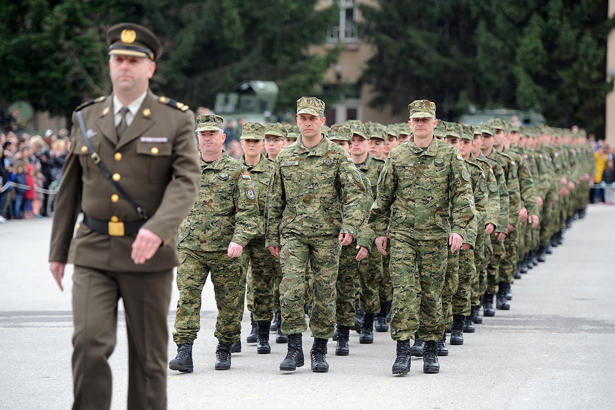 https://www.morh.hr/wp-content/gallery/prisegnuo-18-narastaj-rocnika-na-dragovoljnom-vojnom-osposobljavanju/prisega_11032017_06.jpg