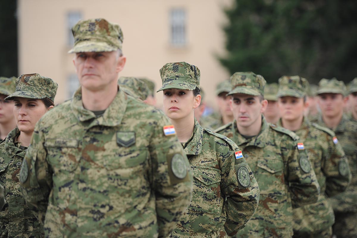 https://www.morh.hr/wp-content/gallery/prisegnuo-18-narastaj-rocnika-na-dragovoljnom-vojnom-osposobljavanju/prisega_11032017_21.jpg