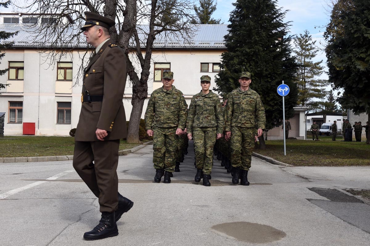 https://www.morh.hr/wp-content/gallery/prisegnuo-21-narastaj-rocnika-na-dragovoljnom-vojnom-osposobljavanju/hv_pozega_10032018-11.jpg