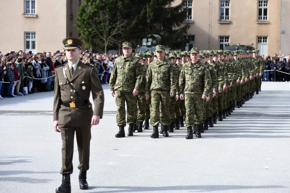 https://www.morh.hr/wp-content/gallery/prisegnuo-21-narastaj-rocnika-na-dragovoljnom-vojnom-osposobljavanju/hv_pozega_10032018-13.jpg