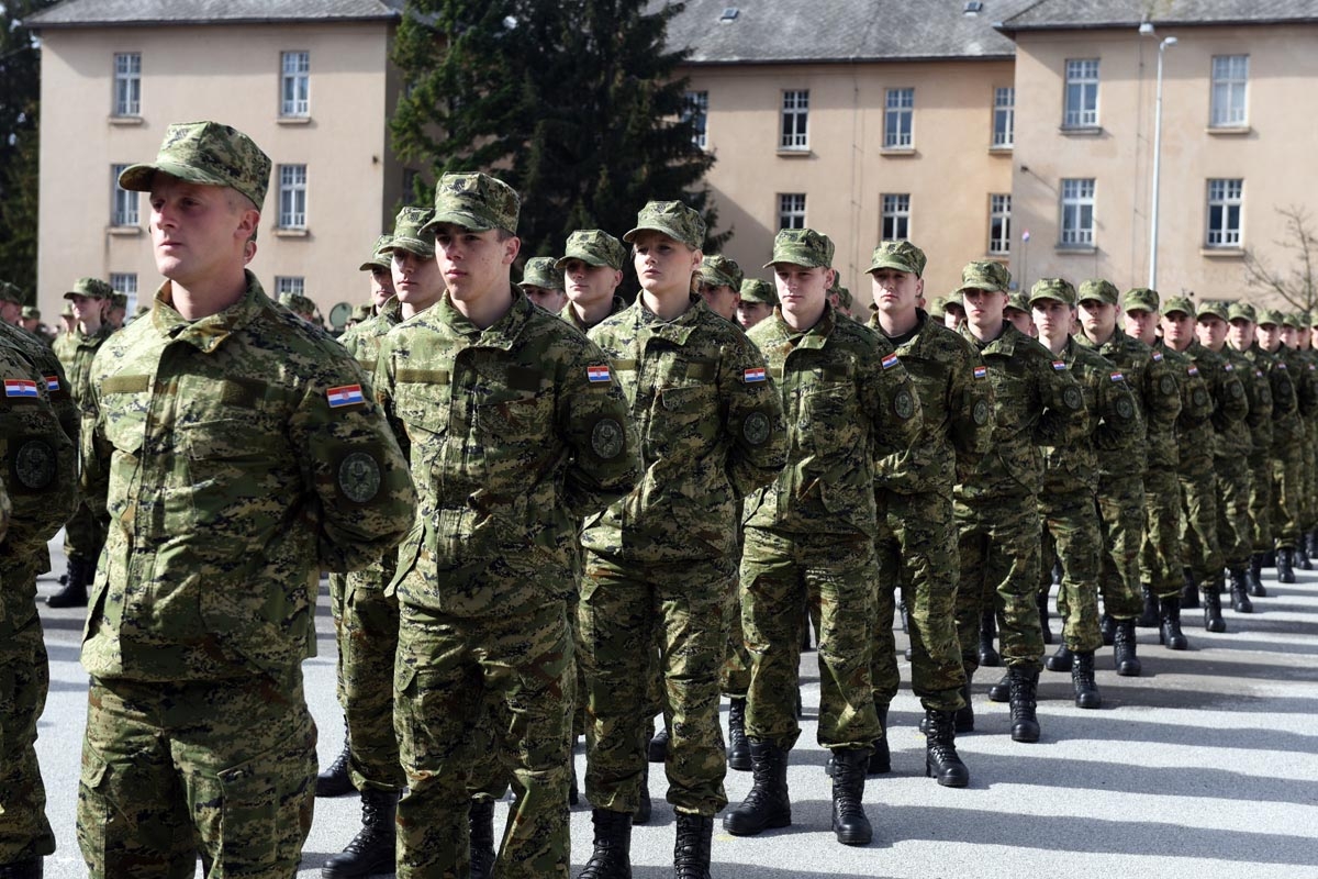 https://www.morh.hr/wp-content/gallery/prisegnuo-21-narastaj-rocnika-na-dragovoljnom-vojnom-osposobljavanju/hv_pozega_10032018-18.jpg