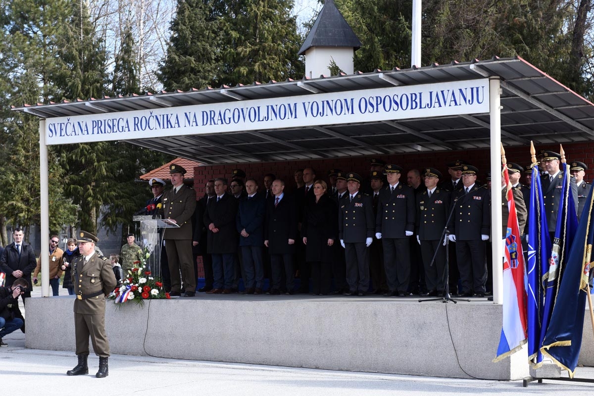https://www.morh.hr/wp-content/gallery/prisegnuo-21-narastaj-rocnika-na-dragovoljnom-vojnom-osposobljavanju/hv_pozega_10032018-20.jpg