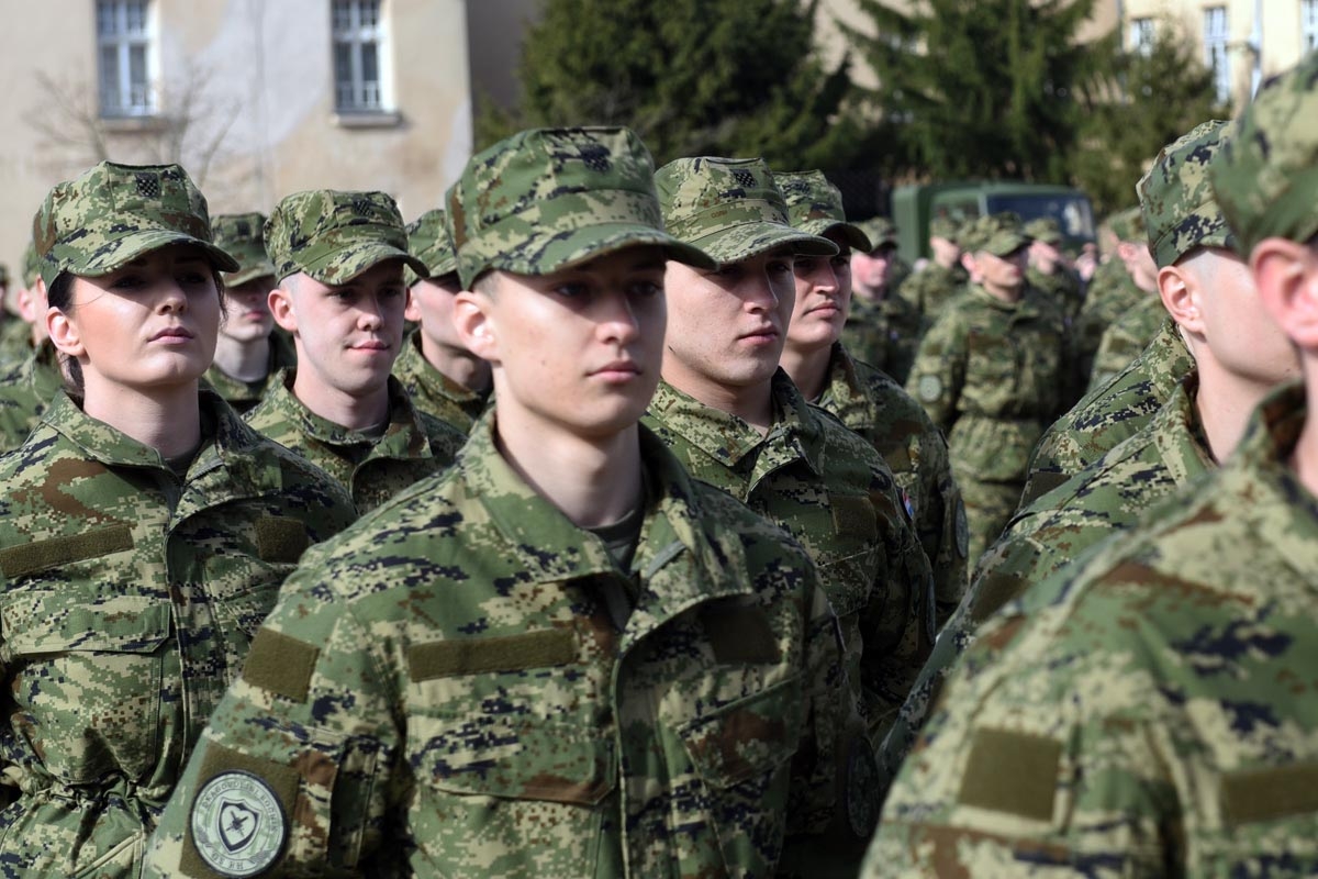 https://www.morh.hr/wp-content/gallery/prisegnuo-21-narastaj-rocnika-na-dragovoljnom-vojnom-osposobljavanju/hv_pozega_10032018-21.jpg