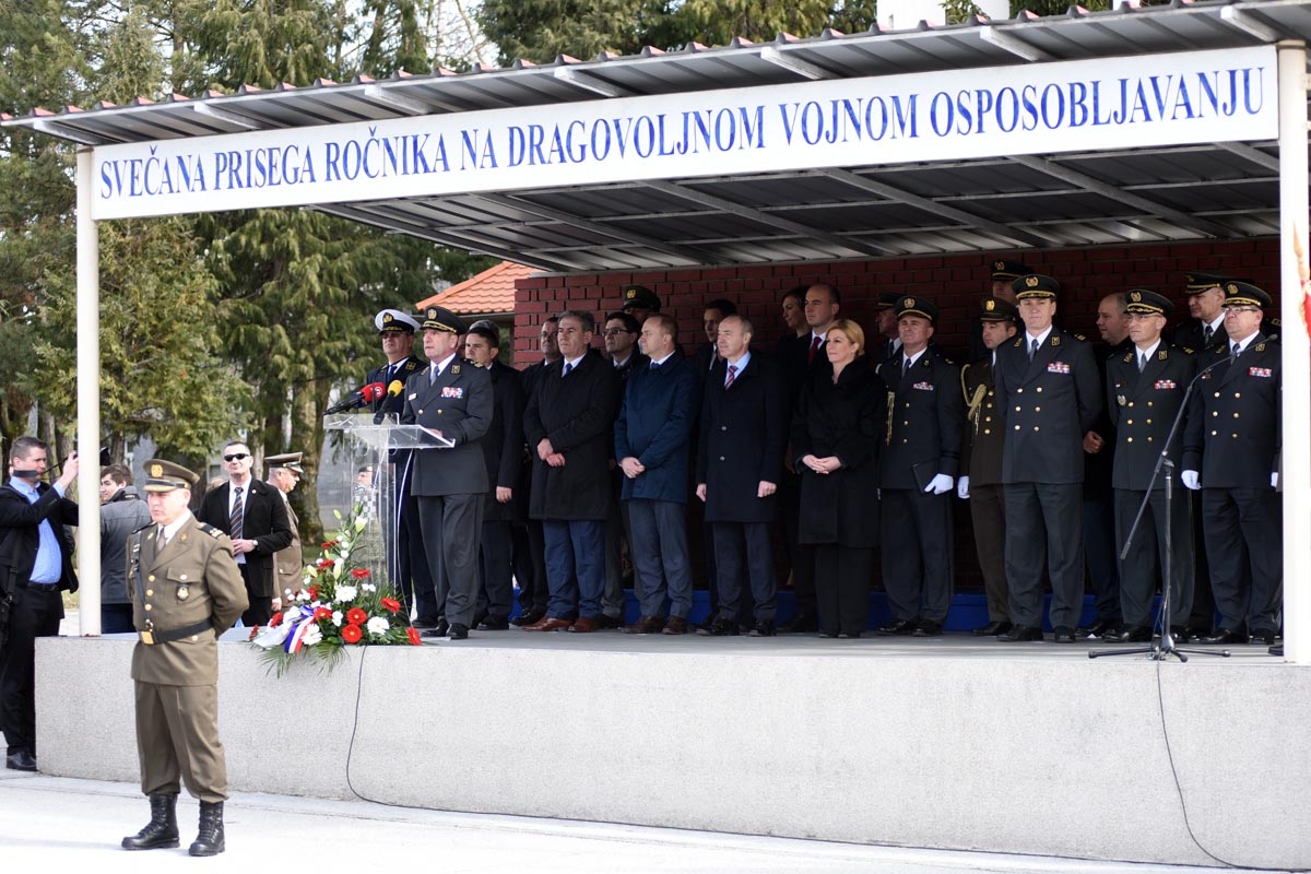 https://www.morh.hr/wp-content/gallery/prisegnuo-21-narastaj-rocnika-na-dragovoljnom-vojnom-osposobljavanju/hv_pozega_10032018-22.jpg