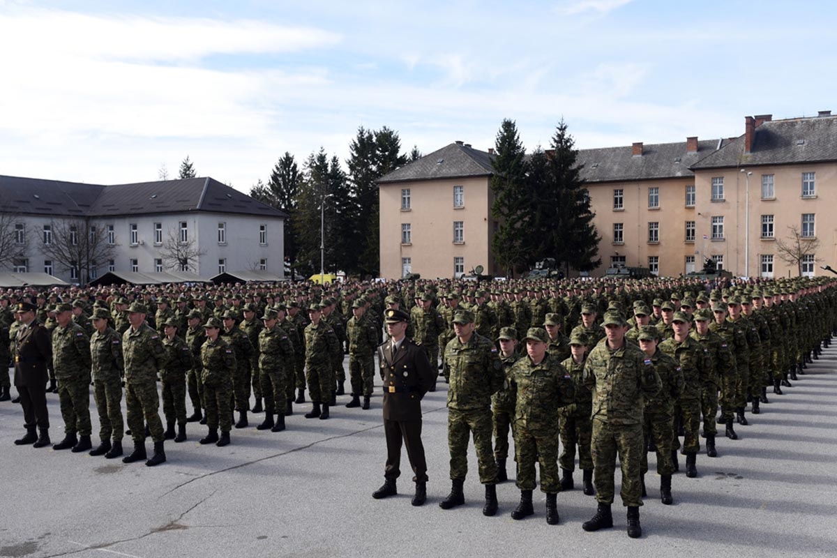 https://www.morh.hr/wp-content/gallery/prisegnuo-21-narastaj-rocnika-na-dragovoljnom-vojnom-osposobljavanju/hv_pozega_10032018-25.jpg