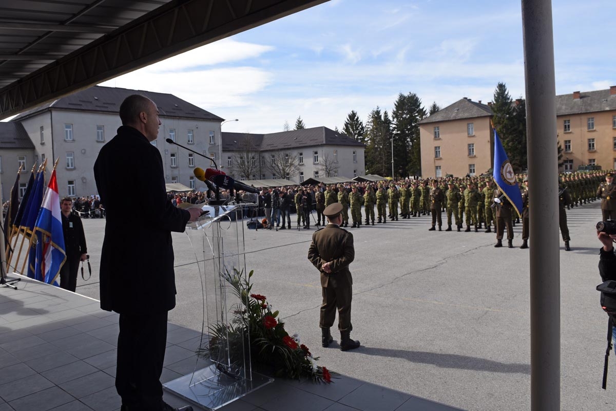 https://www.morh.hr/wp-content/gallery/prisegnuo-21-narastaj-rocnika-na-dragovoljnom-vojnom-osposobljavanju/hv_pozega_10032018-26.jpg