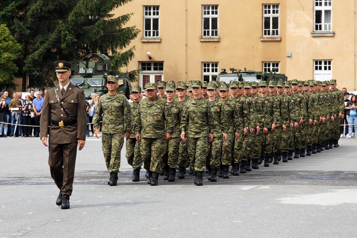 https://www.morh.hr/wp-content/gallery/prisegnuo-22-narastaj-rocnika-na-dragovoljnom-vojnom-osposobljavanju/prisega_hrvatska_vojska_09062018_05.jpg