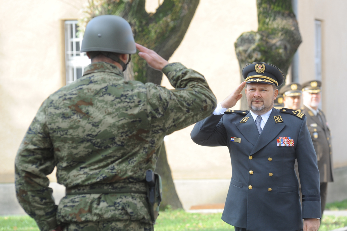 https://www.morh.hr/wp-content/gallery/prisegnuo-peti-narataj-dragovoljnih-ronika/prisega_20101008_1.jpg