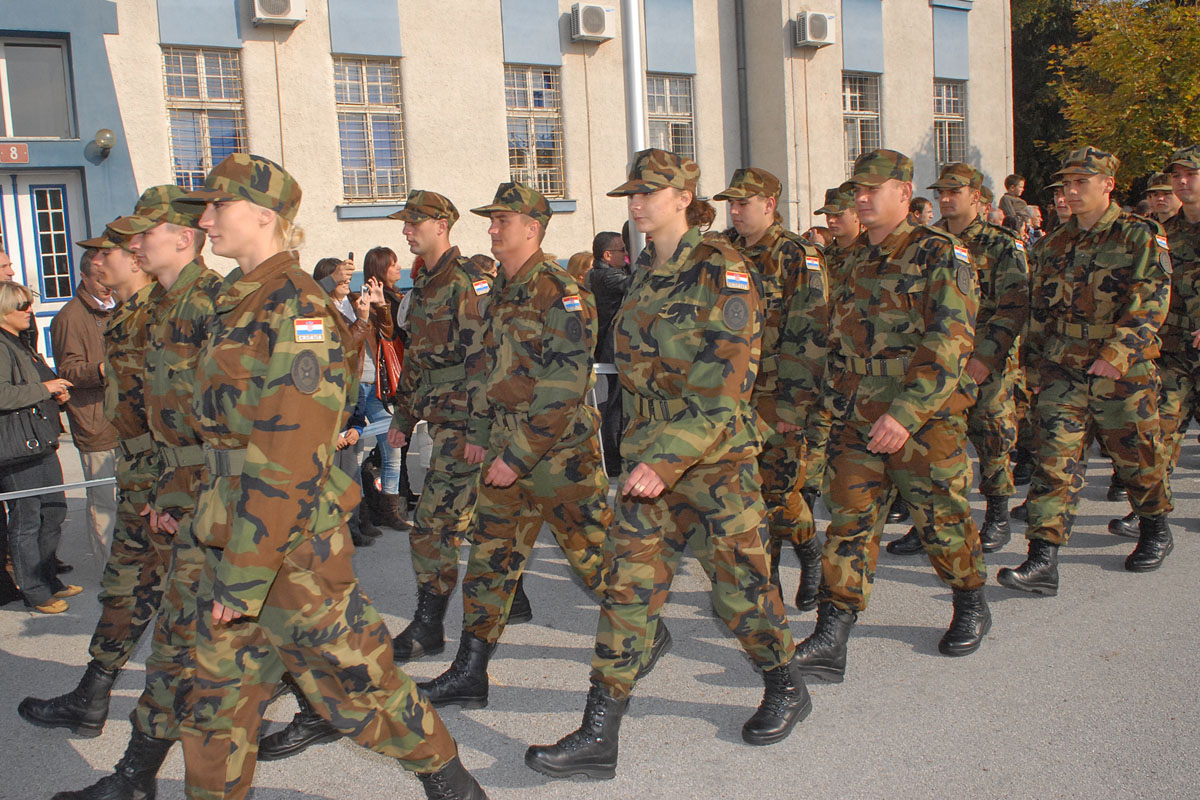 https://www.morh.hr/wp-content/gallery/prisegnuo-peti-narataj-dragovoljnih-ronika/prisega_20101008_10.jpg