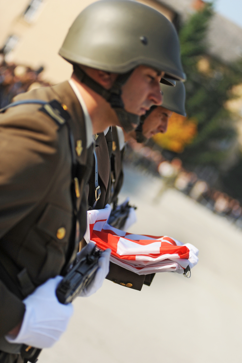 https://www.morh.hr/wp-content/gallery/prisegnuo-peti-narataj-dragovoljnih-ronika/prisega_20101008_12.jpg