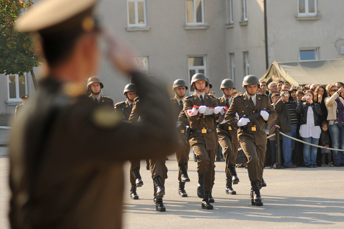 https://www.morh.hr/wp-content/gallery/prisegnuo-peti-narataj-dragovoljnih-ronika/prisega_20101008_13.jpg