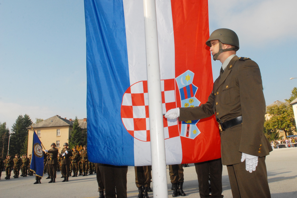 https://www.morh.hr/wp-content/gallery/prisegnuo-peti-narataj-dragovoljnih-ronika/prisega_20101008_15.jpg