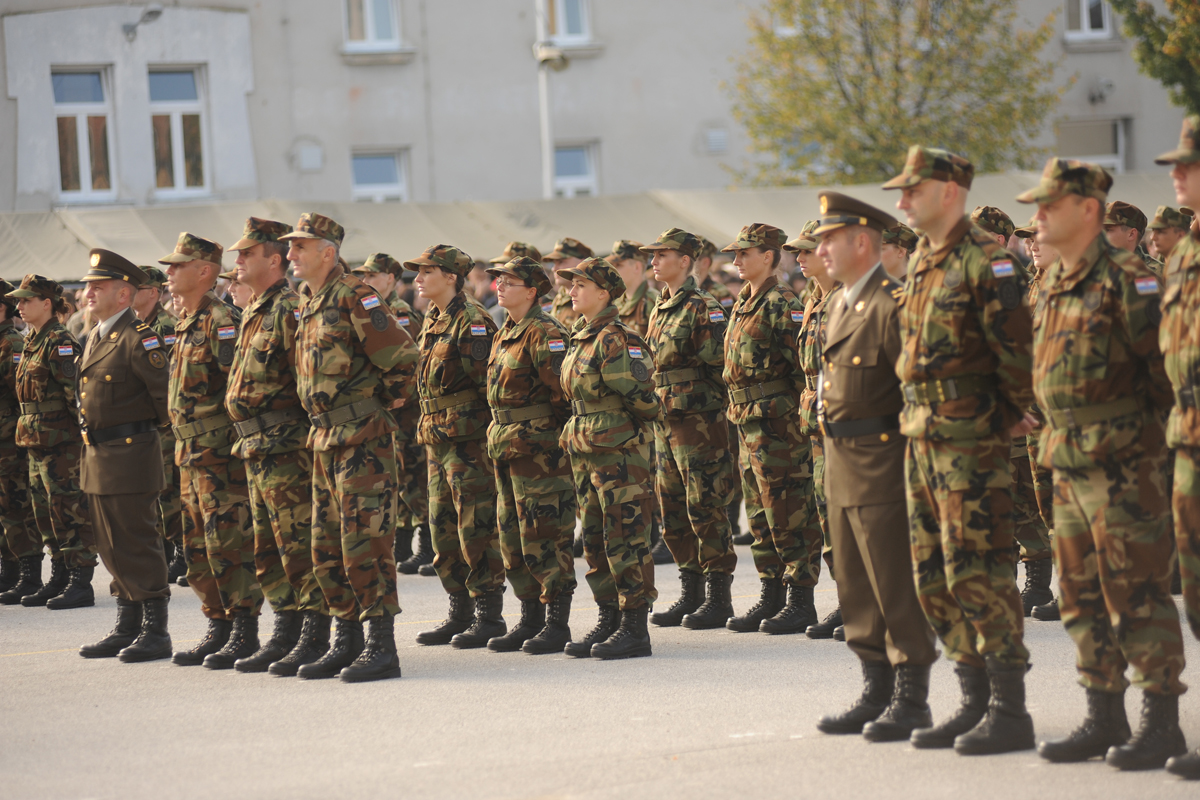 https://www.morh.hr/wp-content/gallery/prisegnuo-peti-narataj-dragovoljnih-ronika/prisega_20101008_30.jpg