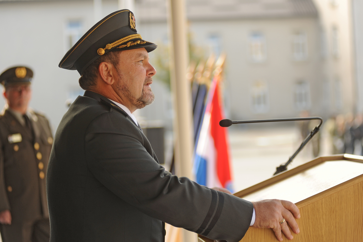 https://www.morh.hr/wp-content/gallery/prisegnuo-peti-narataj-dragovoljnih-ronika/prisega_20101008_31.jpg