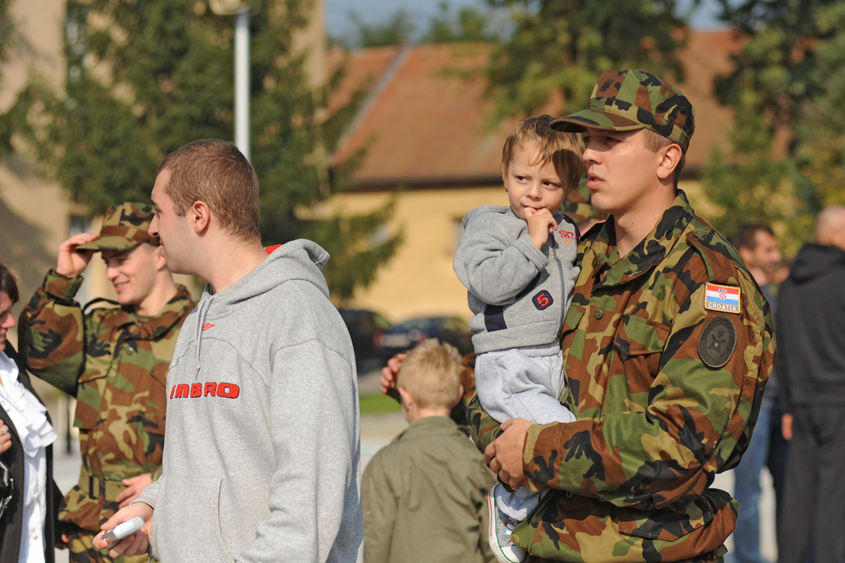 https://www.morh.hr/wp-content/gallery/prisegnuo-peti-narataj-dragovoljnih-ronika/prisega_20101008_36.jpg