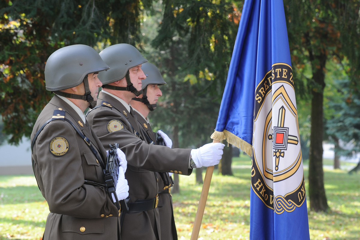 https://www.morh.hr/wp-content/gallery/prisegnuo-peti-narataj-dragovoljnih-ronika/prisega_20101008_4.jpg
