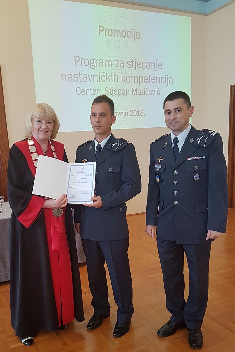 https://www.morh.hr/wp-content/gallery/promocija-nastavnika-hrz-a-i-hvu-a-na-sveucilistu-u-zadru/nastavnici_hrz_hvu_18042018_05.jpg