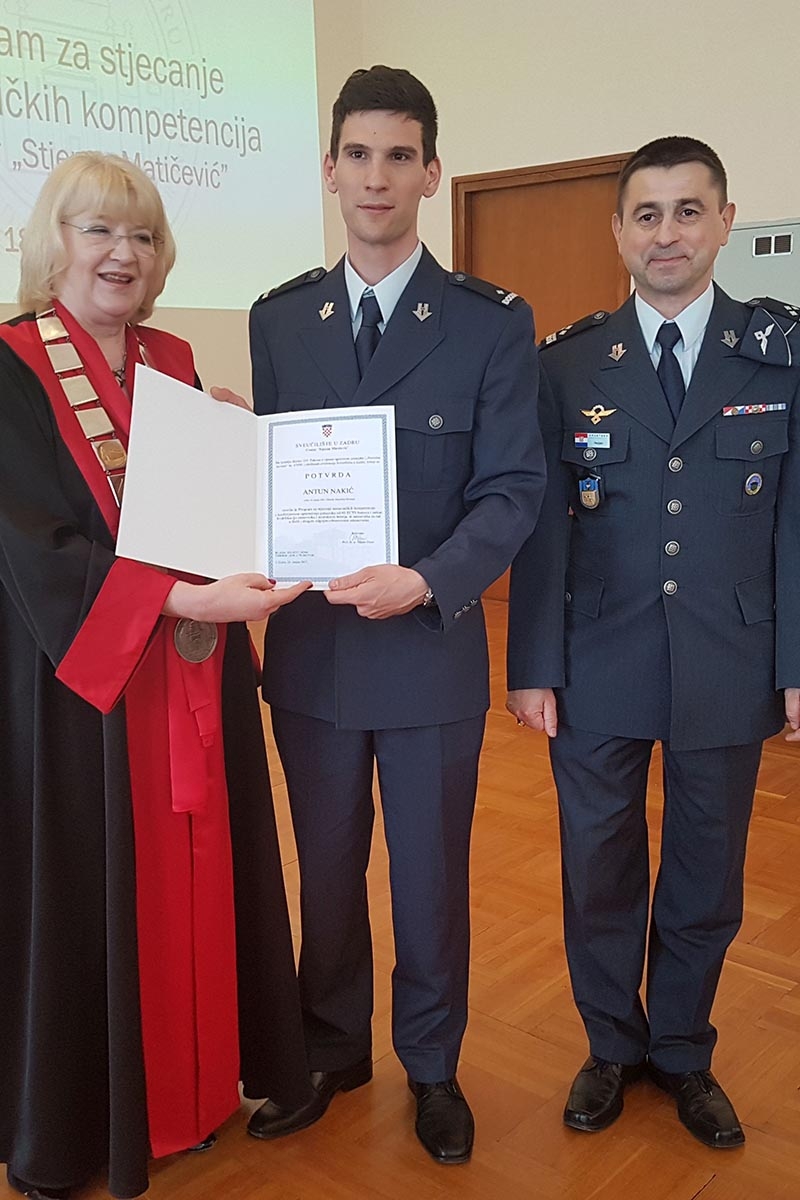 https://www.morh.hr/wp-content/gallery/promocija-nastavnika-hrz-a-i-hvu-a-na-sveucilistu-u-zadru/nastavnici_hrz_hvu_18042018_07.jpg
