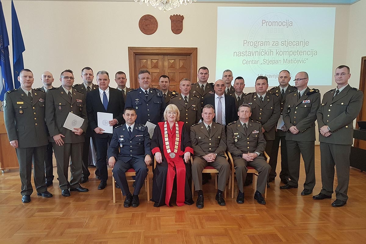 https://www.morh.hr/wp-content/gallery/promocija-nastavnika-hrz-a-i-hvu-a-na-sveucilistu-u-zadru/nastavnici_hrz_hvu_18042018_13.jpg