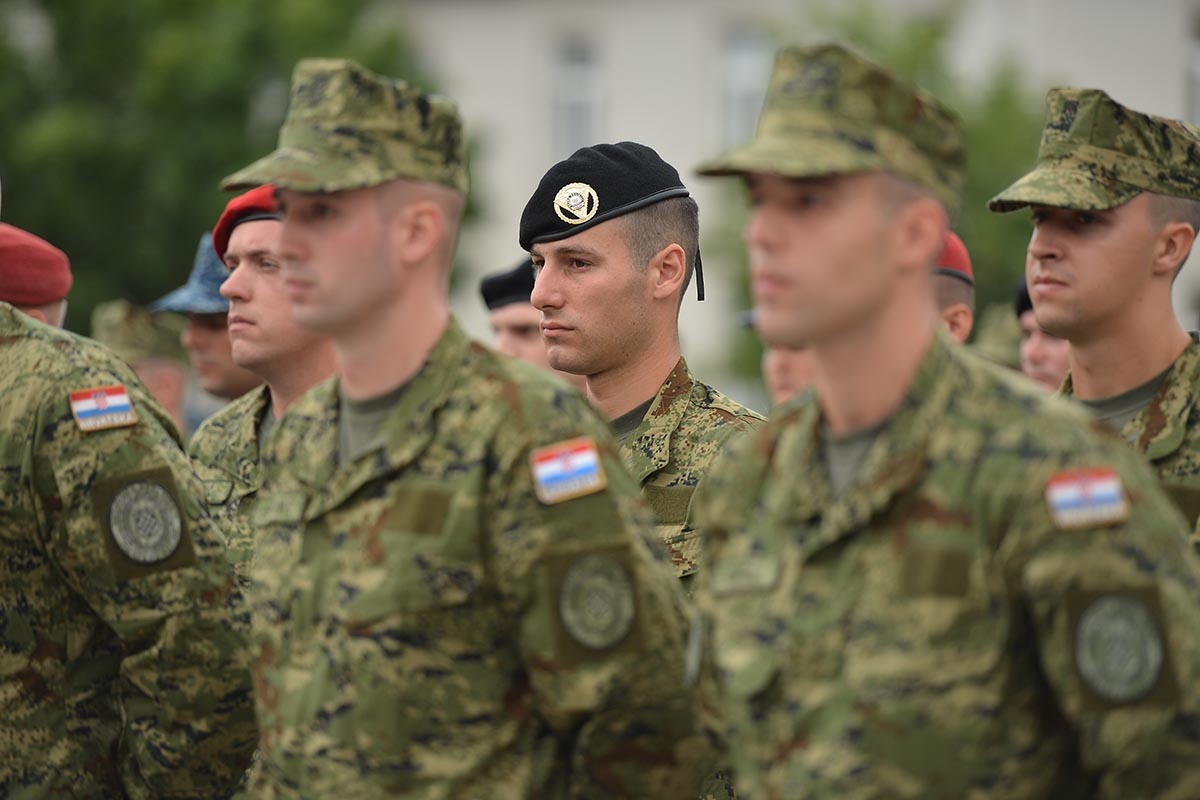 https://www.morh.hr/wp-content/gallery/promocija-novih-99-docasnika-i-docasnica-os-rh-u-pozegi/promocija_docasnica_docasnika_15062018_04.jpg