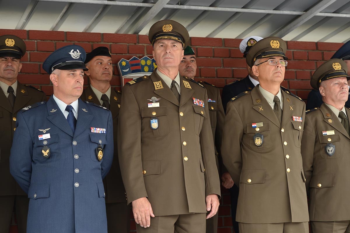 https://www.morh.hr/wp-content/gallery/promocija-novih-99-docasnika-i-docasnica-os-rh-u-pozegi/promocija_docasnica_docasnika_15062018_05.jpg