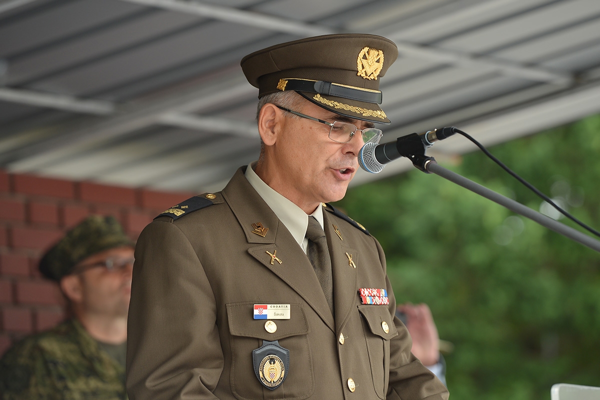 https://www.morh.hr/wp-content/gallery/promocija-novih-99-docasnika-i-docasnica-os-rh-u-pozegi/promocija_docasnica_docasnika_15062018_08.jpg