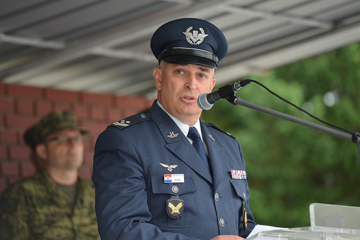 https://www.morh.hr/wp-content/gallery/promocija-novih-99-docasnika-i-docasnica-os-rh-u-pozegi/promocija_docasnica_docasnika_15062018_09.jpg