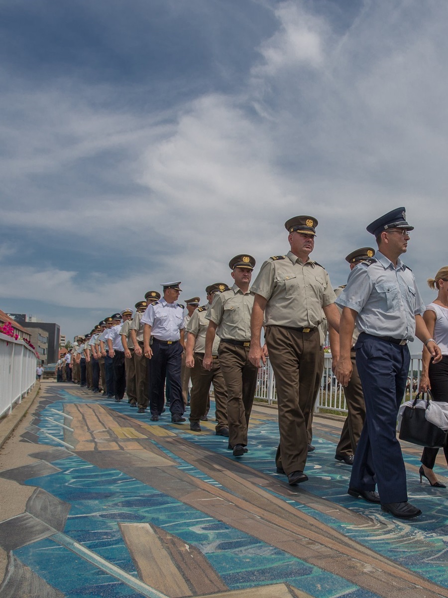 https://www.morh.hr/wp-content/gallery/promocija-polaznika-vojnih-skola-hvu-a-ponovo-u-vukovaru/vukovar_23062017_04.jpg