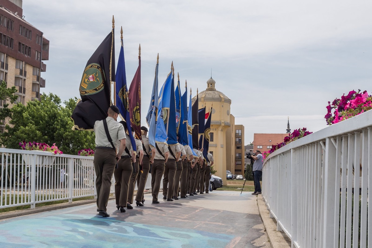 https://www.morh.hr/wp-content/gallery/promocija-polaznika-vojnih-skola-hvu-a-ponovo-u-vukovaru/vukovar_23062017_07.jpg