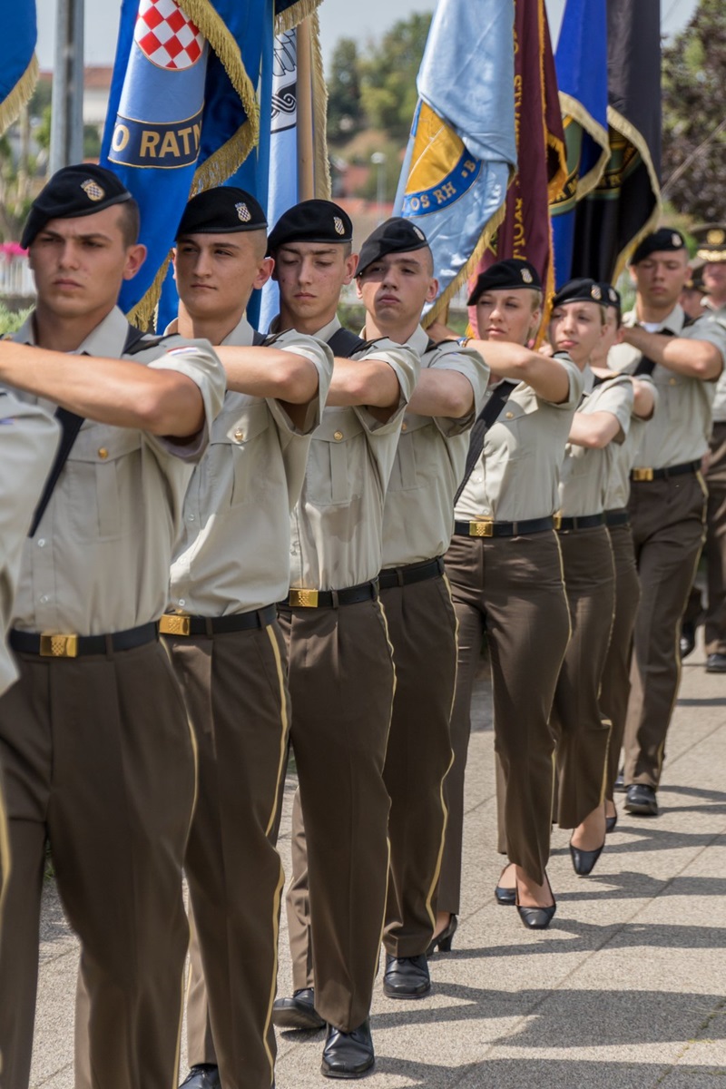 https://www.morh.hr/wp-content/gallery/promocija-polaznika-vojnih-skola-hvu-a-ponovo-u-vukovaru/vukovar_23062017_24.jpg