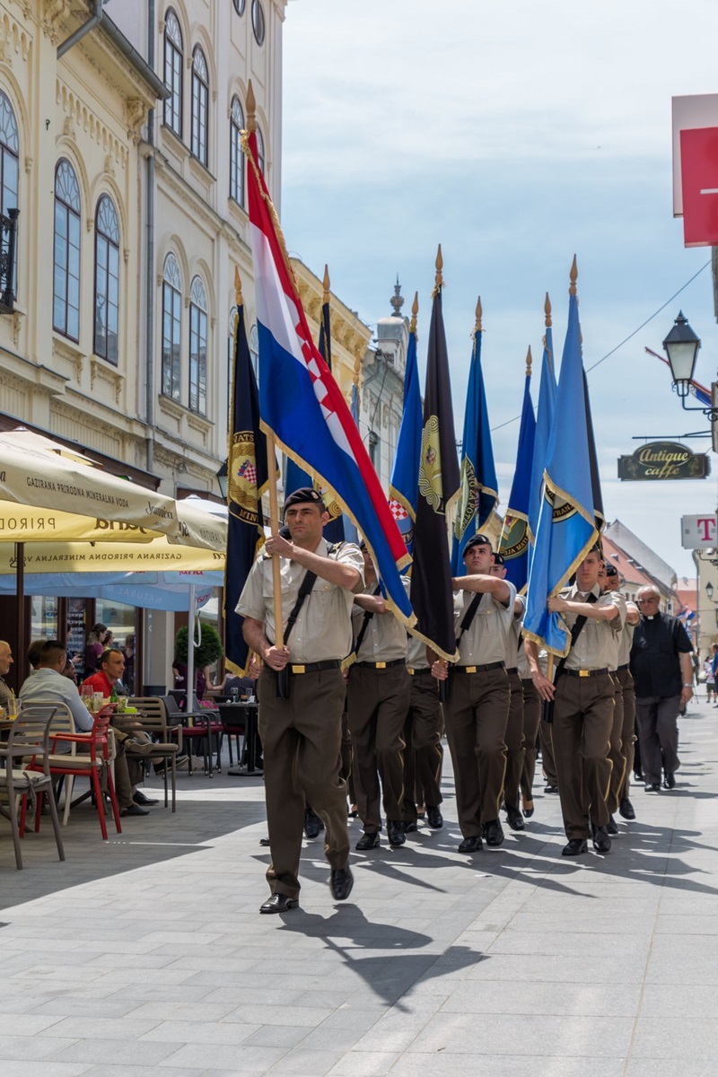 https://www.morh.hr/wp-content/gallery/promocija-polaznika-vojnih-skola-hvu-a-ponovo-u-vukovaru/vukovar_23062017_26.jpg