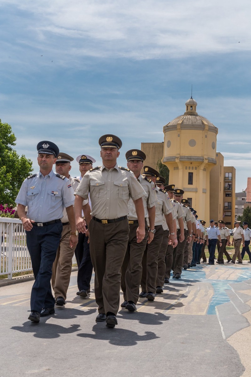 https://www.morh.hr/wp-content/gallery/promocija-polaznika-vojnih-skola-hvu-a-ponovo-u-vukovaru/vukovar_23062017_31.jpg