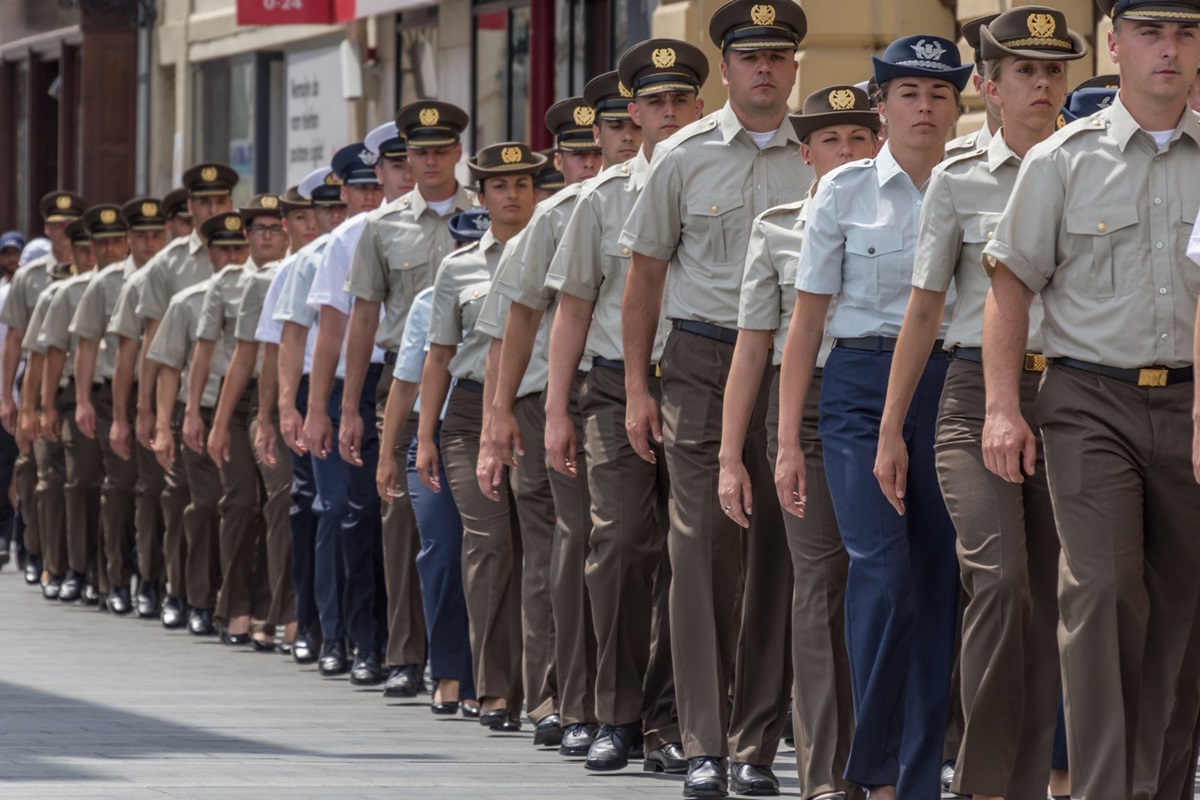 https://www.morh.hr/wp-content/gallery/promocija-polaznika-vojnih-skola-hvu-a-ponovo-u-vukovaru/vukovar_23062017_33.jpg