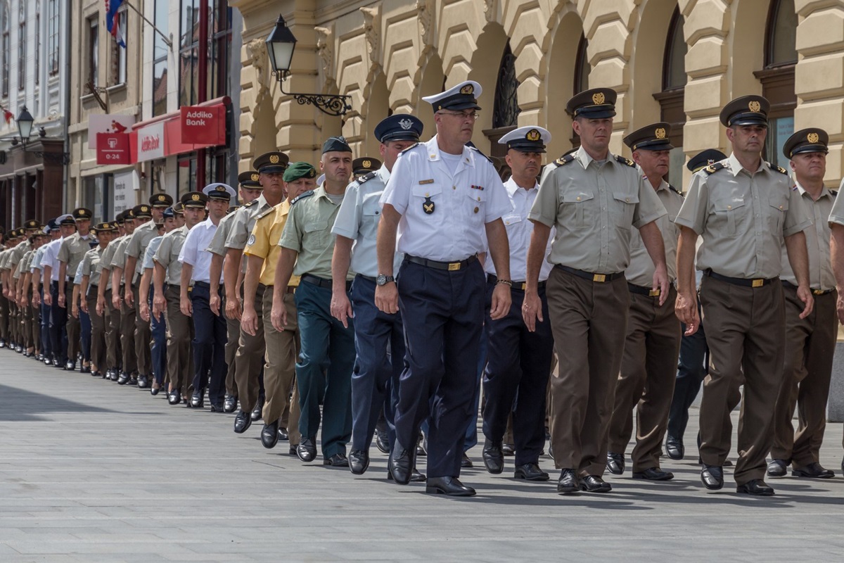 https://www.morh.hr/wp-content/gallery/promocija-polaznika-vojnih-skola-hvu-a-ponovo-u-vukovaru/vukovar_23062017_34.jpg
