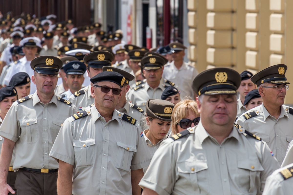 https://www.morh.hr/wp-content/gallery/promocija-polaznika-vojnih-skola-hvu-a-ponovo-u-vukovaru/vukovar_23062017_36.jpg