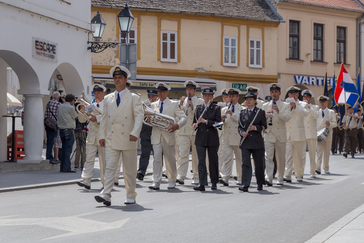 https://www.morh.hr/wp-content/gallery/promocija-polaznika-vojnih-skola-hvu-a-ponovo-u-vukovaru/vukovar_23062017_40.jpg