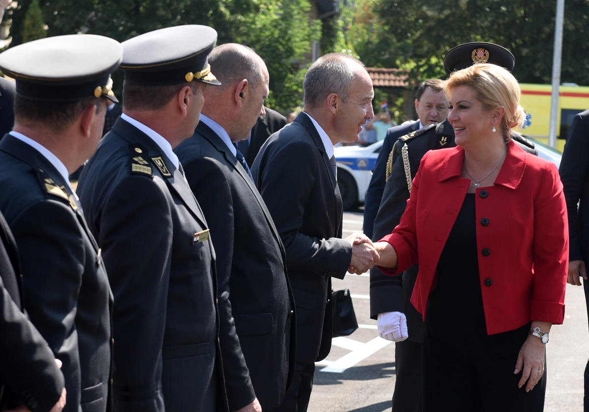 https://www.morh.hr/wp-content/gallery/promocija-polaznika-vojnih-skola-ponovno-u-vukovaru/vukovar_24062017_02.jpg