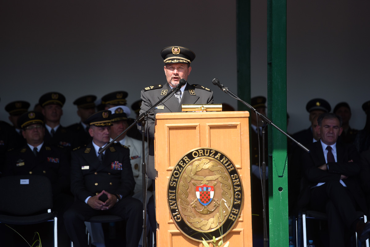 https://www.morh.hr/wp-content/gallery/promocija-polaznika-vojnih-skola-ponovno-u-vukovaru/vukovar_24062017_07.jpg