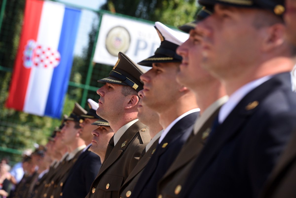 https://www.morh.hr/wp-content/gallery/promocija-polaznika-vojnih-skola-ponovno-u-vukovaru/vukovar_24062017_08.jpg