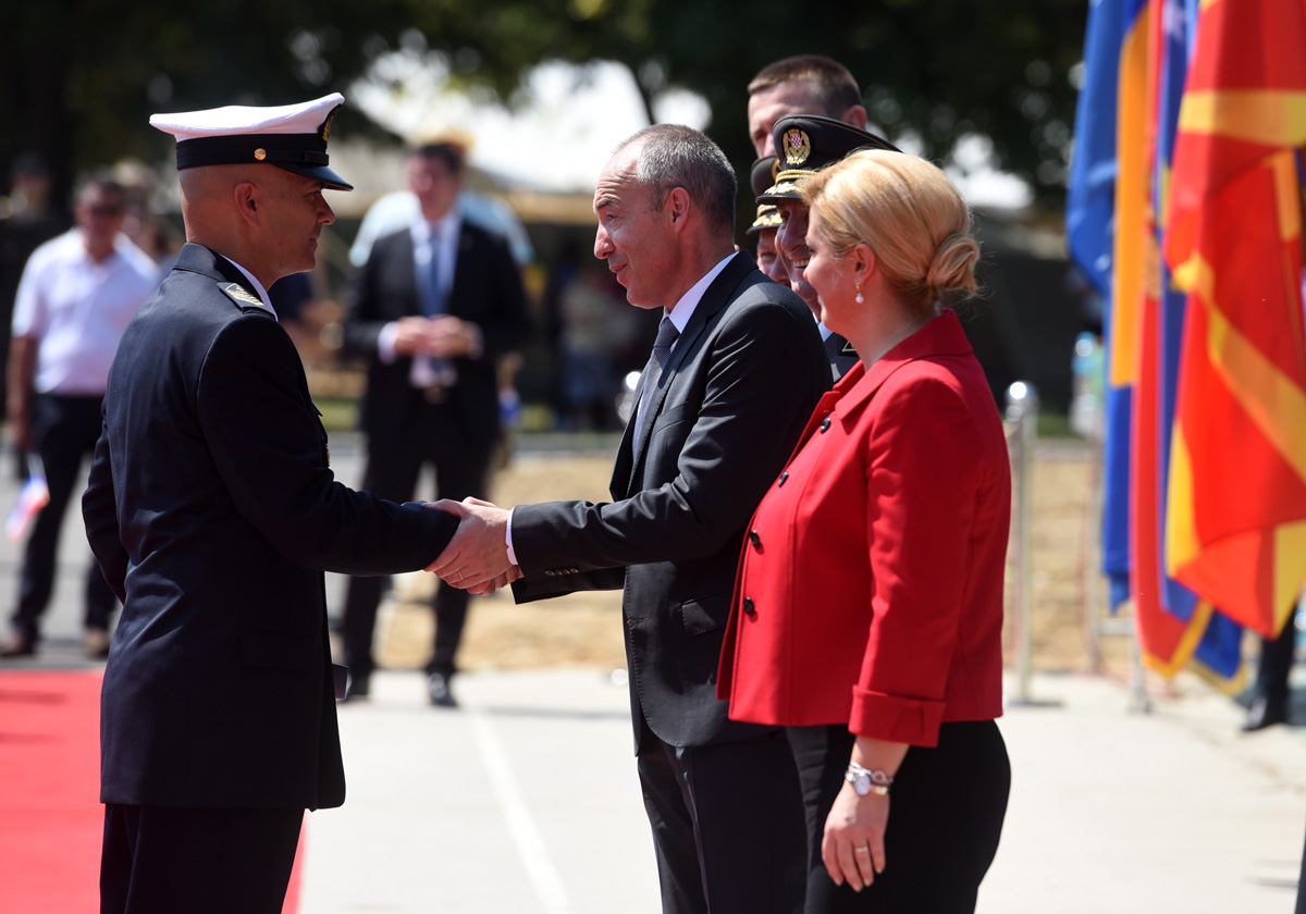 https://www.morh.hr/wp-content/gallery/promocija-polaznika-vojnih-skola-ponovno-u-vukovaru/vukovar_24062017_18.jpg