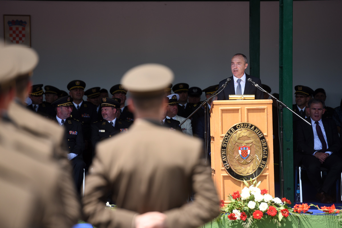 https://www.morh.hr/wp-content/gallery/promocija-polaznika-vojnih-skola-ponovno-u-vukovaru/vukovar_24062017_20.jpg