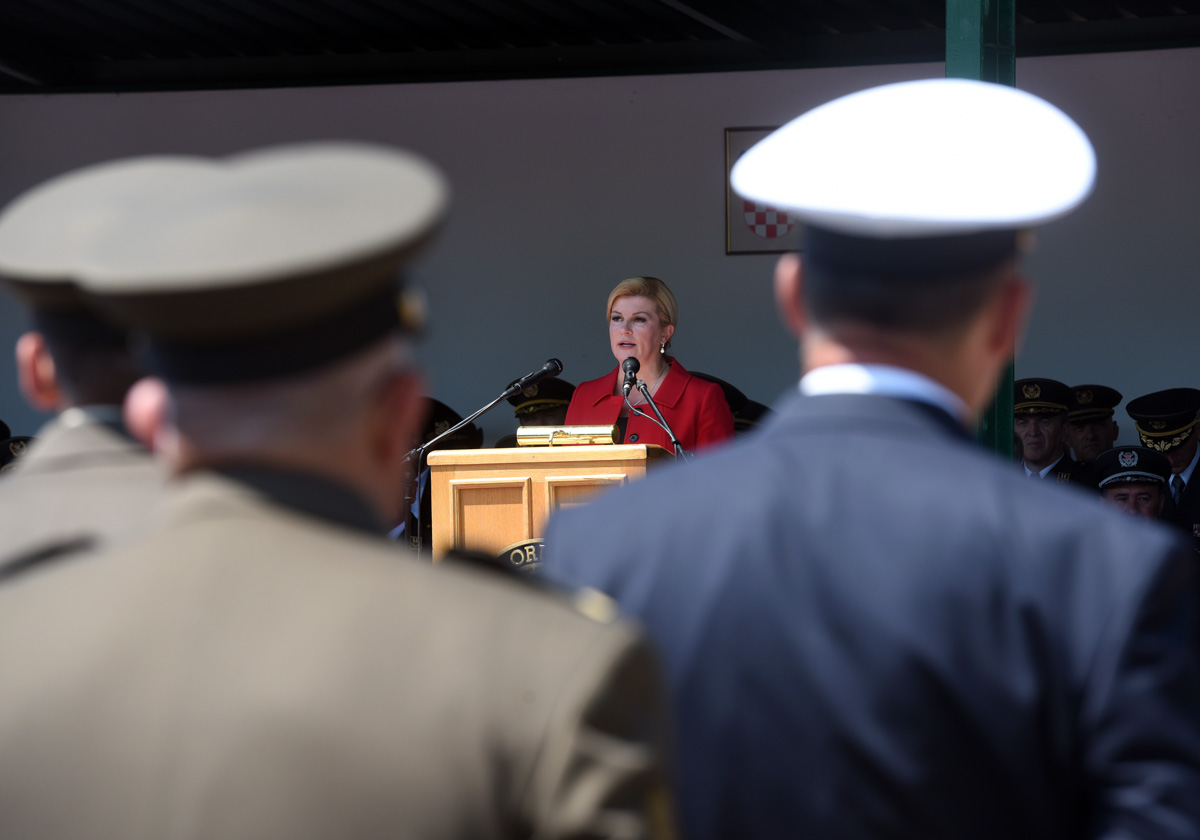 https://www.morh.hr/wp-content/gallery/promocija-polaznika-vojnih-skola-ponovno-u-vukovaru/vukovar_24062017_21.jpg