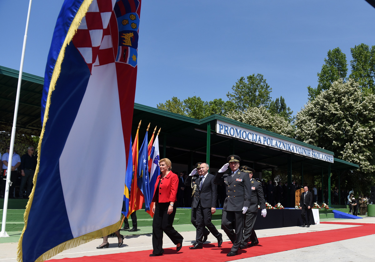 https://www.morh.hr/wp-content/gallery/promocija-polaznika-vojnih-skola-ponovno-u-vukovaru/vukovar_24062017_22.jpg