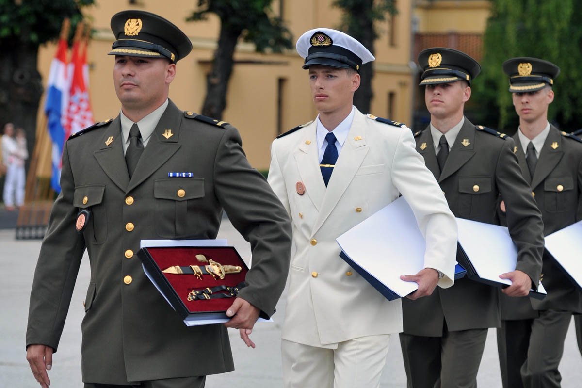 https://www.morh.hr/wp-content/gallery/promocija-polaznika-vojnih-skola/promocija_25062015_13.jpg