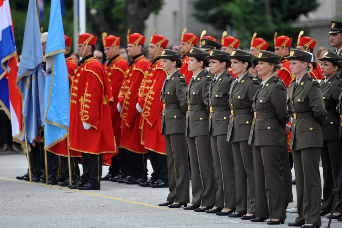https://www.morh.hr/wp-content/gallery/promocija-polaznika-vojnih-skola/promocija_25062015_15.jpg