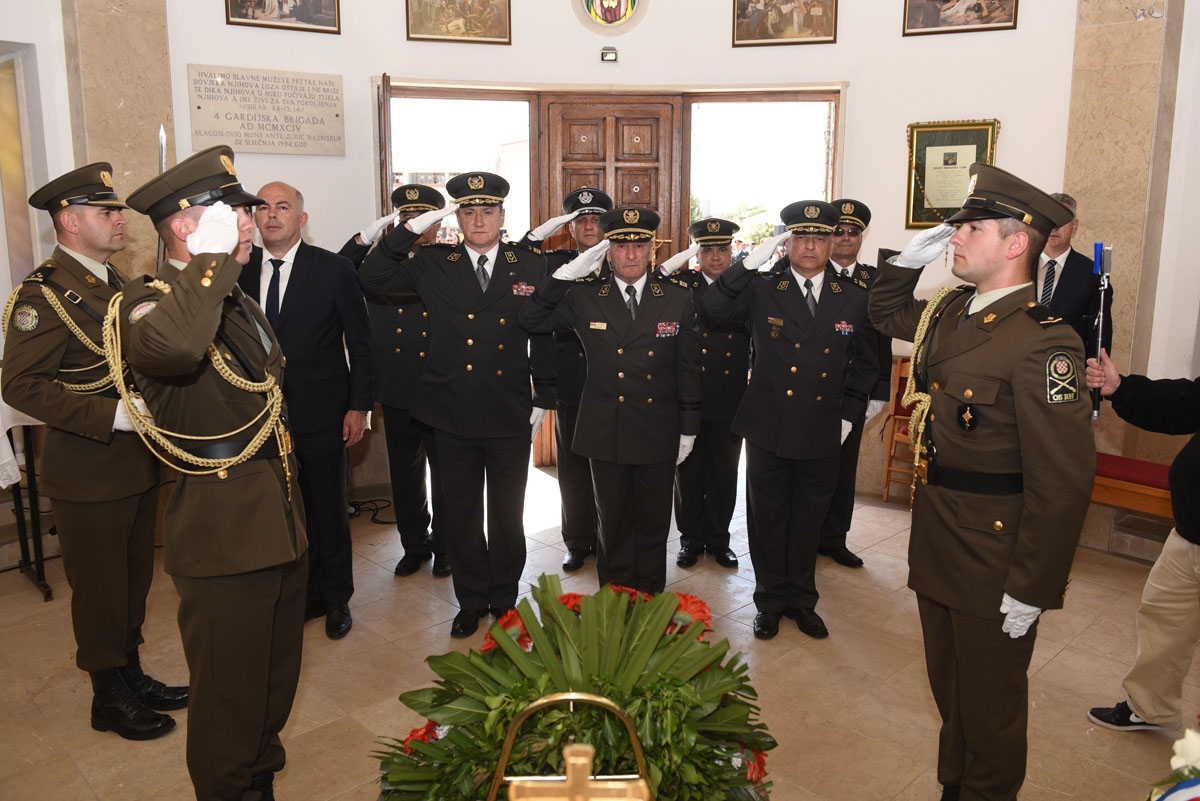 https://www.morh.hr/wp-content/gallery/proslava-obljetnice-brigade-i-bojne-pauci-u-splitu/split_pauci_28042019_44.jpg