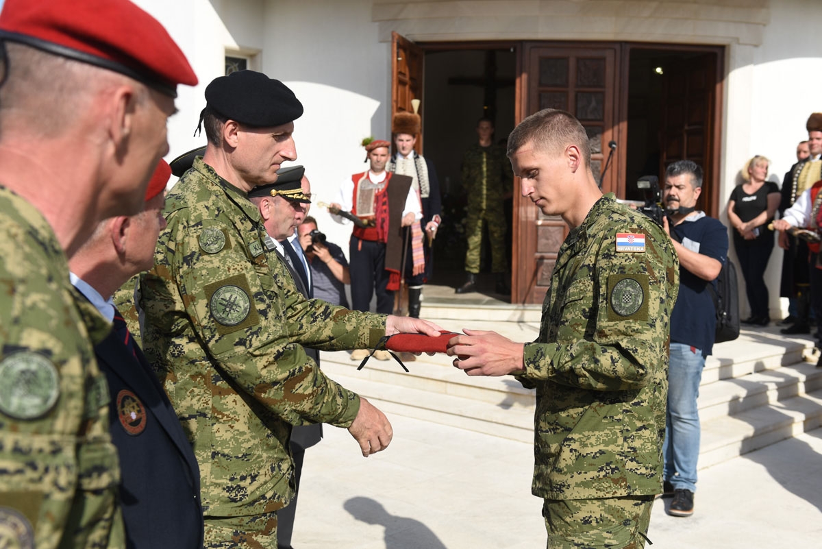 https://www.morh.hr/wp-content/gallery/proslava-obljetnice-brigade-i-bojne-pauci-u-splitu/split_pauci_28042019_55.jpg